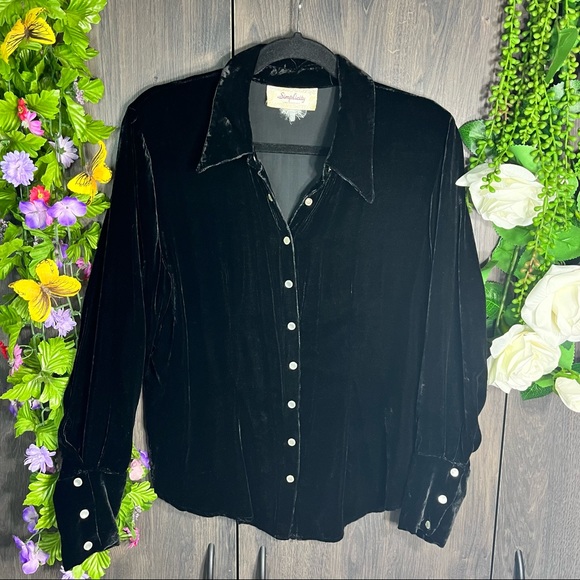 '💙2/$40💙Simplicity Velvety Button Up Top Size Large - Picture 2 of 14